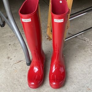 Hunter Glossy Cherry Boots